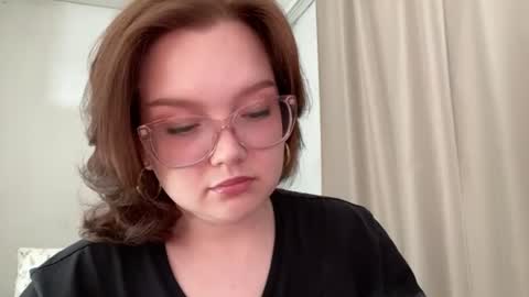 Snapshot of eva_kittenn chatting on August 3, 1:38 pm eva_kittenn online show from August 3, 1:38 pm