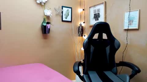 Snapshot of eva_love49 chatting on November 5, 1:11 pm eva_love49 online show from November 5, 1:11 pm