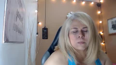 Snapshot of eva_love49 chatting on November 28, 12:19 pm eva_love49 online show from November 28, 12:19 pm