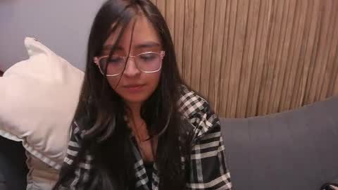 Snapshot of eva_macalliter chatting on December 4, 6:33 am Angelinne online show from December 4, 6:33 am