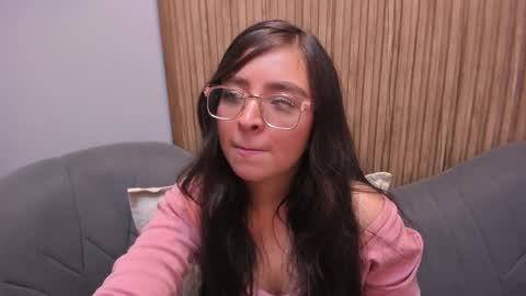 Snapshot of eva_macalliter chatting on December 6, 9:21 am Angelinne online show from December 6, 9:21 am