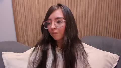 Snapshot of eva_macalliter chatting on December 7, 3:25 am Angelinne online show from December 7, 3:25 am