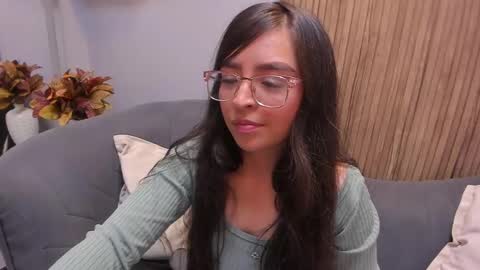 Snapshot of eva_macalliter chatting on December 20, 6:29 am Angelinne online show from December 20, 6:29 am
