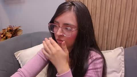 Snapshot of eva_macalliter chatting on December 22, 3:33 am Angelinne online show from December 22, 3:33 am