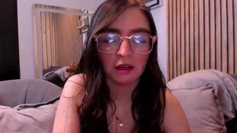 Snapshot of eva_macalliter chatting on October 16, 3:40 am Angelinne online show from October 16, 3:40 am