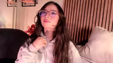 Snapshot of eva_macalliter chatting on May 20, 3:34 am Angelinne online show from May 20, 3:34 am