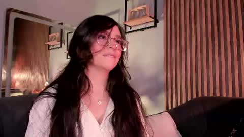 Snapshot of eva_macalliter chatting on August 5, 4:37 am Angelinne online show from August 5, 4:37 am