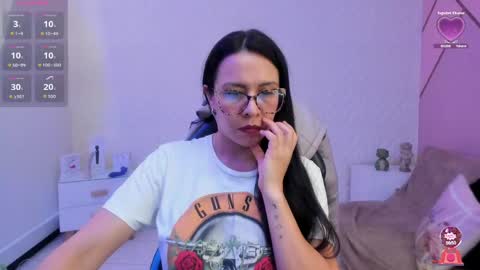 Eva  online show from April 29, 4:00 pm