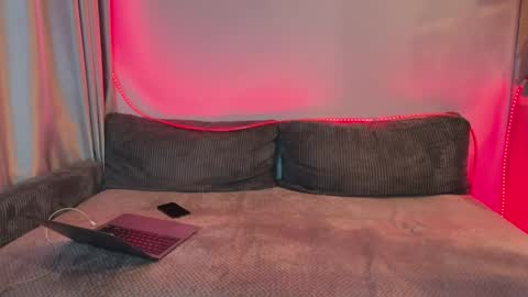 eva_simon__ online show from April 25, 1:41 pm
