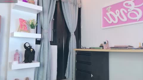 Snapshot of eva_sin18 chatting on November 20, 11:15 pm Eva Sin online show from November 20, 11:15 pm