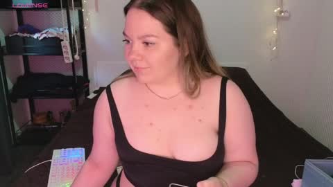 Snapshot of eva_sweetdream chatting on June 1, 6:59 am Eva online show from June 1, 6:59 am
