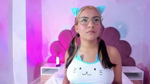 Snapshot of evaa_honey chatting on May 1, 10:42 am evaa_honey online show from May 1, 10:42 am