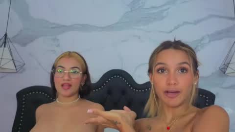 Snapshot of evaa_honey chatting on May 9, 2:39 am evaa_honey online show from May 9, 2:39 am