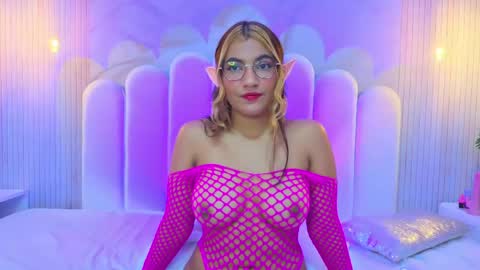 Snapshot of evaa_honey chatting on May 22, 10:54 am evaa_honey online show from May 22, 10:54 am