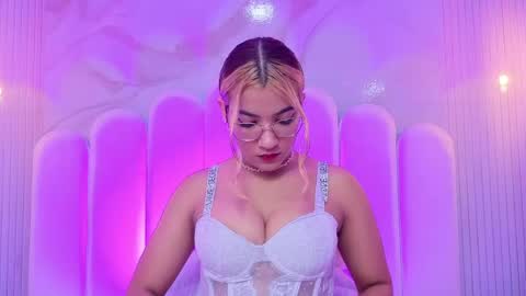 Snapshot of evaa_honey chatting on May 25, 9:54 pm evaa_honey online show from May 25, 9:54 pm
