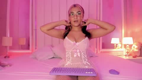 Snapshot of evaa_honey chatting on May 27, 9:34 pm evaa_honey online show from May 27, 9:34 pm