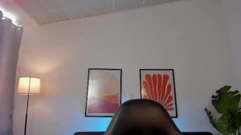 Snapshot of evaa_mills chatting on June 20, 8:11 pm Eva online show from June 20, 8:11 pm