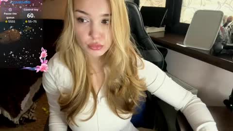 evacarter1 online show from March 30, 11:33 am