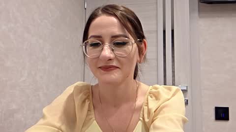 Snapshot of evadevis chatting on May 12, 7:44 pm EvaDevis online show from May 12, 7:44 pm