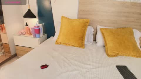 Evadne online show from September 28, 6:35 pm