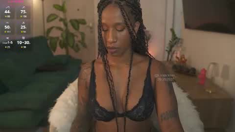 evajacksss_ online show from June 30, 9:05 pm