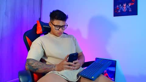 EVAN GREY online show from November 10, 1:59 am