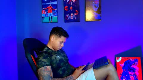 Snapshot of evan_greey chatting on July 31, 6:07 pm EVAN GREY online show from July 31, 6:07 pm