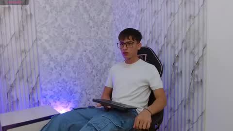 evan_tay online show from January 8, 3:20 am