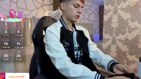 evan_tay online show from April 24, 3:09 am