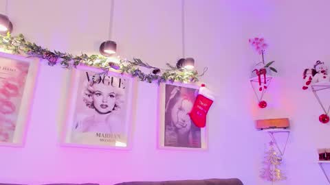 Evan voss  help me get 200 likesindependent model online show from December 15, 1:15 pm