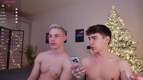 Snapshot of evan_white_ chatting on December 31, 11:42 am evan_white_ online show from December 31, 11:42 am