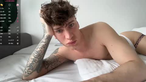 Snapshot of evan_white_ chatting on May 7, 7:47 am evan_white_ online show from May 7, 7:47 am