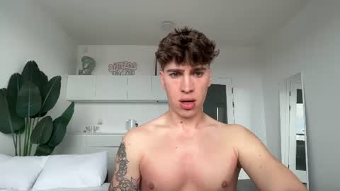 evan_white_ online show from June 25, 7:46 am