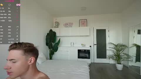 evan_white_ online show from July 11, 9:56 am