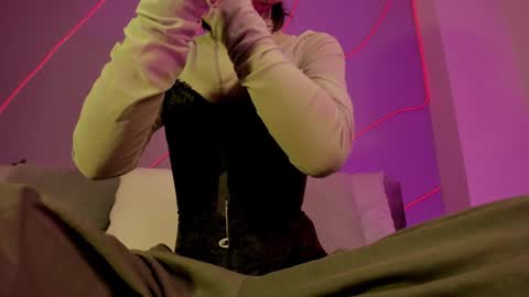 Snapshot of evangeline_bell chatting on December 27, 1:07 pm Eva online show from December 27, 1:07 pm