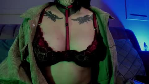 Snapshot of evangeline_bell chatting on February 14, 12:14 pm Eva online show from February 14, 12:14 pm