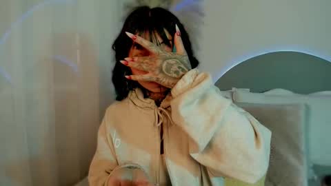 Snapshot of evangeline_bell chatting on October 8, 12:25 pm Eva online show from October 8, 12:25 pm