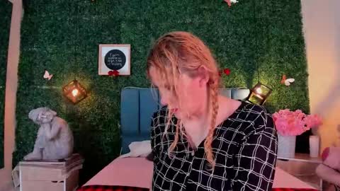  Evangelyne  online show from March 12, 7:20 pm