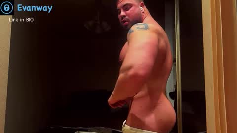 EvanHOTi online show from March 8, 8:45 pm