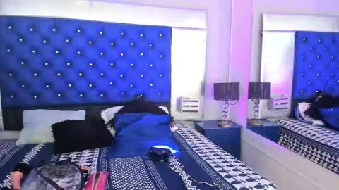 evanllelyne online show from October 27, 12:09 pm