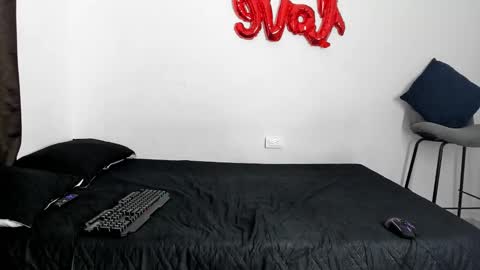 Snapshot of evans_collins24 chatting on November 3, 7:15 pm Evans collins24 online show from November 3, 7:15 pm