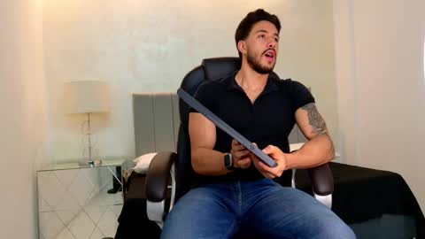 E V A N S online show from February 25, 11:47 pm