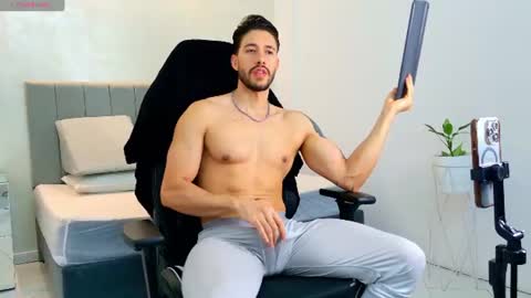 E V A N S online show from June 29, 1:01 am
