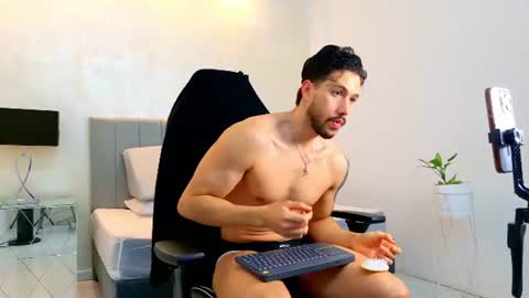 E V A N S online show from July 1, 1:07 am