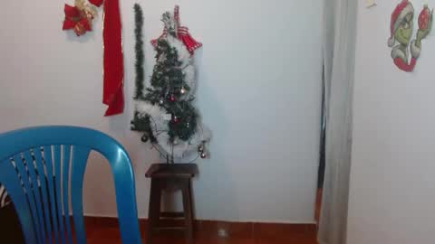 Snapshot of evansvictoria chatting on December 15, 4:48 pm Victoria online show from December 15, 4:48 pm