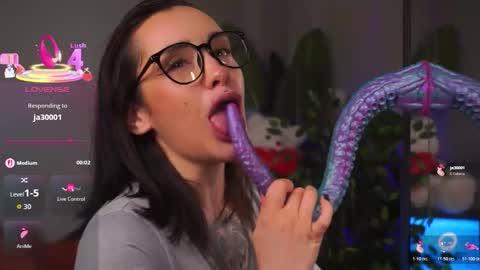 Snapshot of evarabbit chatting on December 14, 3:45 am Eva online show from December 14, 3:45 am