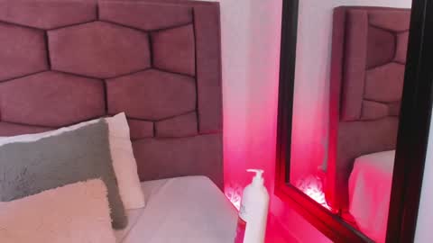 Snapshot of evaritz__ chatting on December 20, 1:03 am EVARITZ online show from December 20, 1:03 am