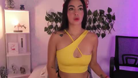 Snapshot of evaritz__ chatting on November 23, 2:33 am EVARITZ online show from November 23, 2:33 am