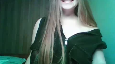 evasapples2026 online show from April 22, 7:59 pm