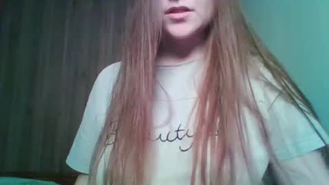 Snapshot of evasapples2026 chatting on May 3, 12:00 pm evasapples2026 online show from May 3, 12:00 pm